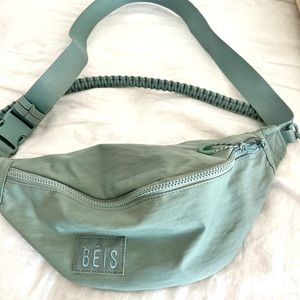 BEIS sports pack in slate.